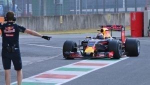 pic-4 / SECOND TEST WITH RED BULL RACING: Sébastien Buemi tests at Mugello, THE WIDER TYRES FOR NEXT SEASON