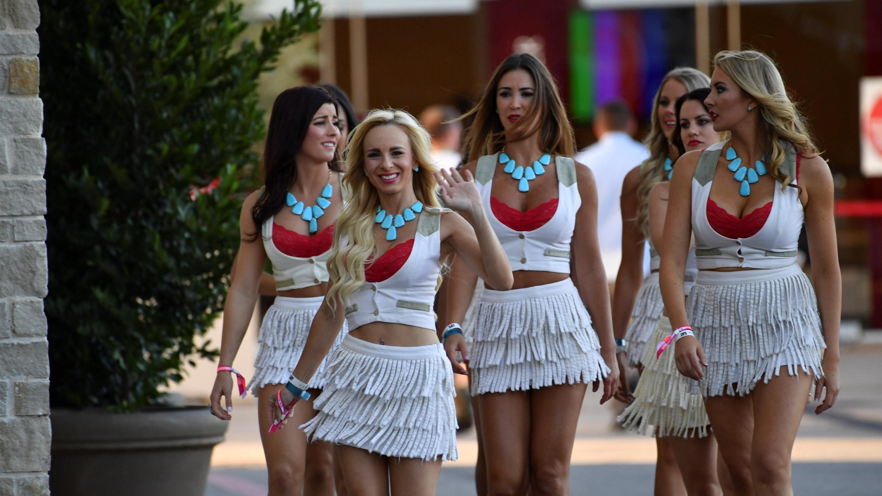 Grid girls at Formula One World Championship, Rd18, United States Grand Prix, Qualifying, Circuit of the Americas, Austin, Texas, USA, Saturday 22 October 2016. © Sutton Images